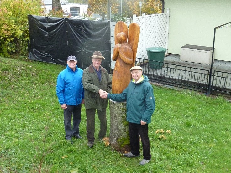 Ein Engel schaut auf unser Pfarrzentrum