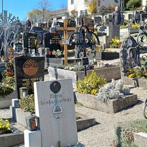Gräber am Friedhof in Maria Neustift