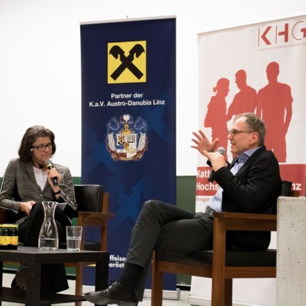 Armin Wolf und Moderatorin Christine Haiden