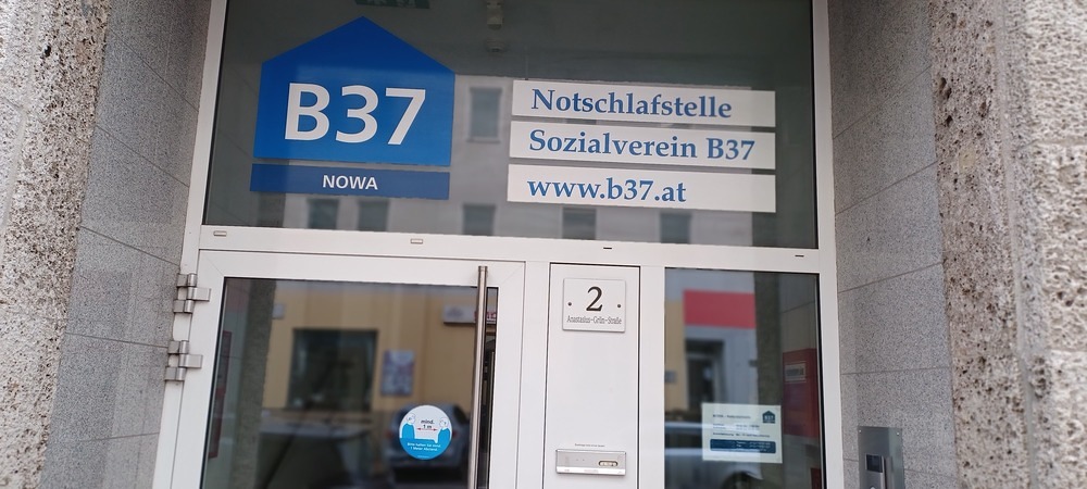 Übergabe der Spenden an die Notschlafstelle im B37