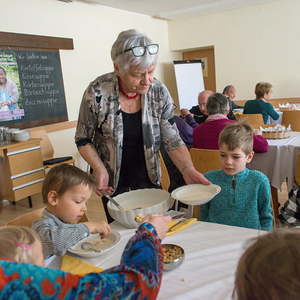 Fastensuppenessen der kfb anlässlich der Aktion Familienfasttag