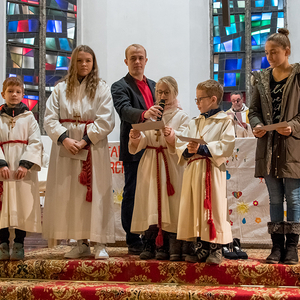 Christkönigssonntag wird der Sonntag vor dem neuen Kirchenjahr bezeichnet. Hier stehen die Ministrantinnen und Ministranten im Vordergrund, ihnen wird für ihren Dienst gedankt.