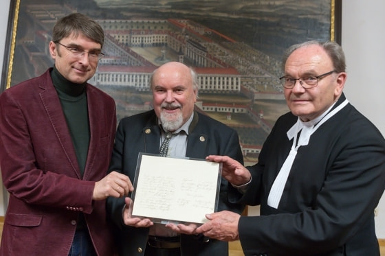 Original Bruckner-Brief wurde an das Stift St. Florian übergebenST.FLORIAN Am Freitag, dem 10. November 2017 wurde im Rahmen der Jahreshauptversammlung des Vereins Florianer Freunde der Kunst ein Originalbrief des Komponisten Anton Bruckner an das S