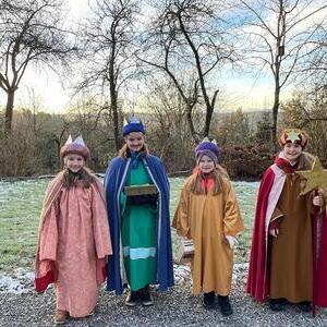 Die Sternsinger unterwegs.