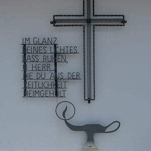 1971 spendete der Mühlenbauer Josef Geroldingerin der Leithen ein neues aus VÖEST - Stahl gefertigtes Kreuz.