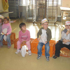 Kindergarten besucht Bäckerei
