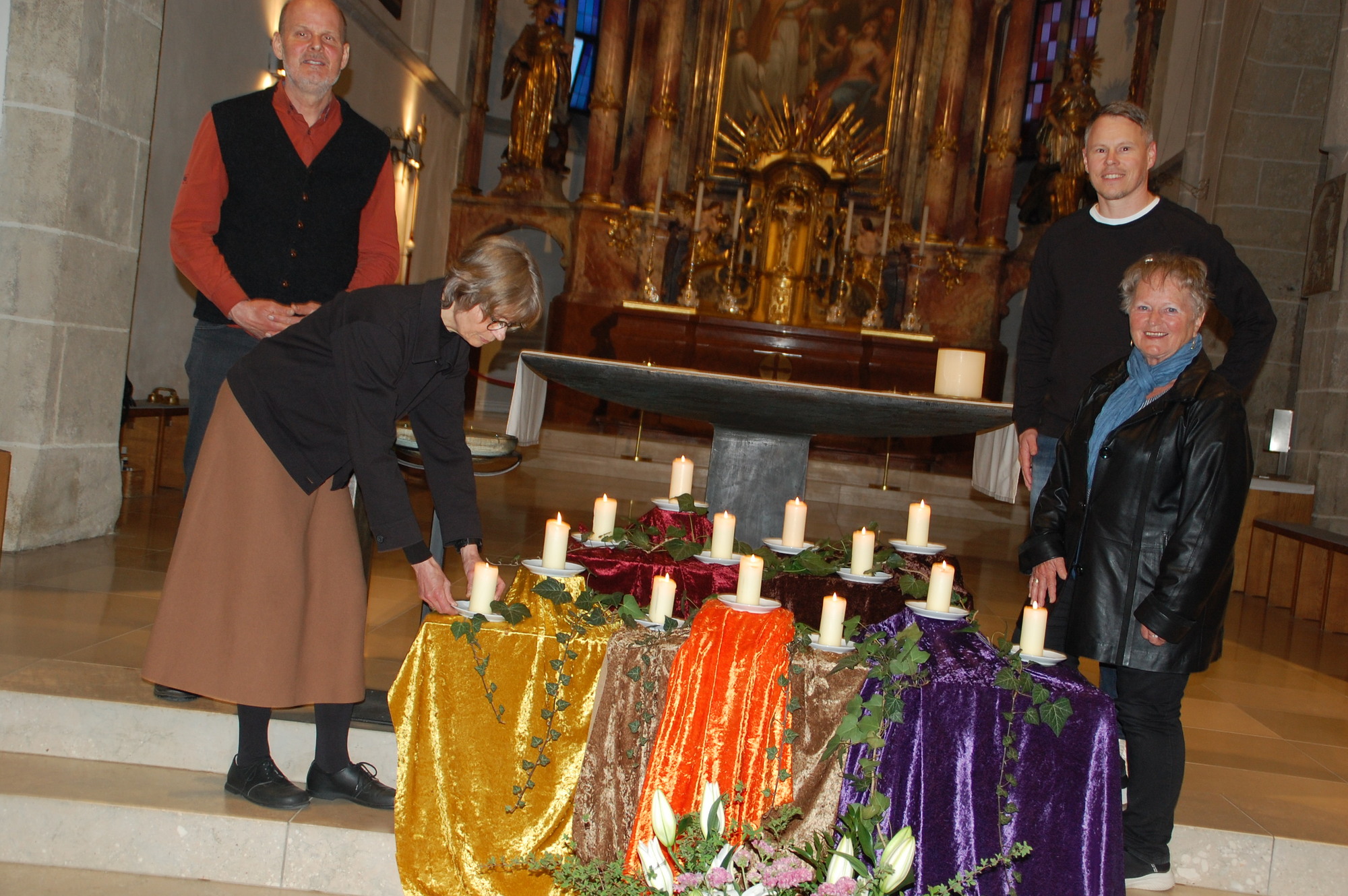 das Vorbereitungsteam der Pfarrcaritas mit dem gefühlvollen Musiker Niko Pömer