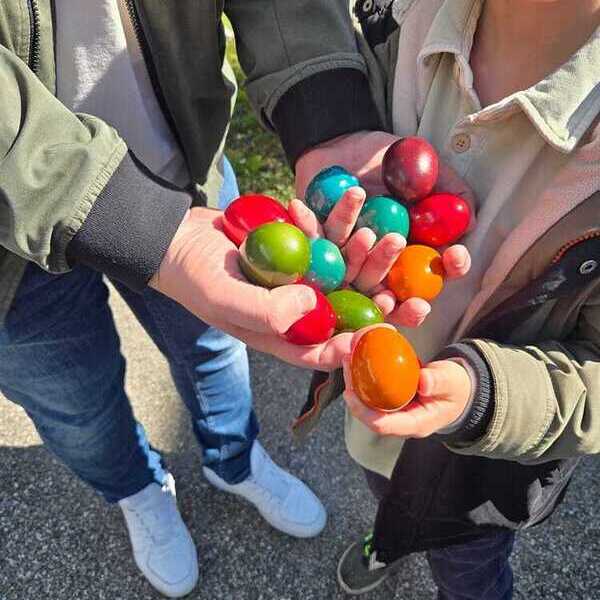 Ostereiersuche im Pfarrgarten