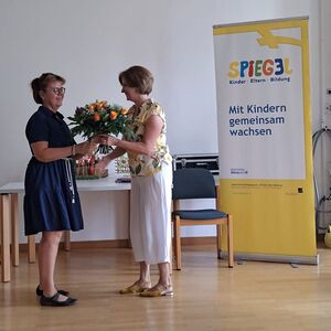 Blumen für Kursbegleiterin Ulli Brückner-Grall