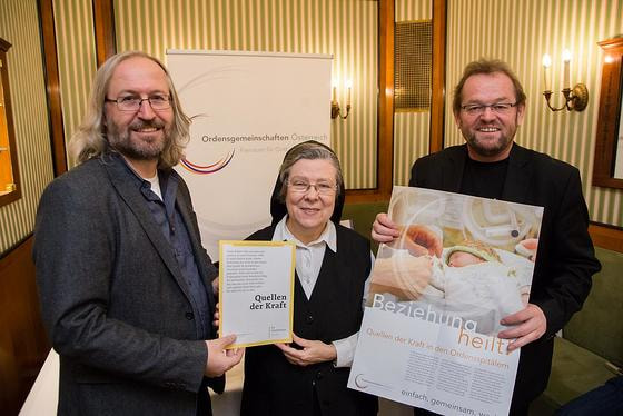 V. l.: Pater Franz Helm, Sr. Beatrix Mayrhofer und Medienbüro-Leiter Ferdinand Kaineder bei der Prsäentation 