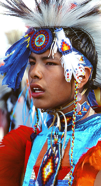 Junge auf einem Pow Wow - Großtreffen der Natives