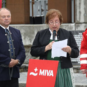 Segnung des neuen Rettungsautos für Tansania