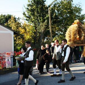 Erntedankfest und Pfarrhofsegnung 2011