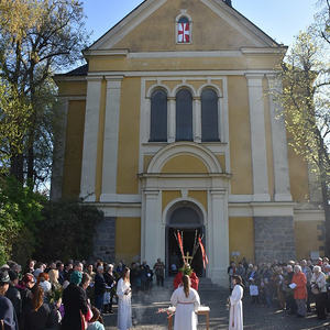 Palmweihe vor der Kirche