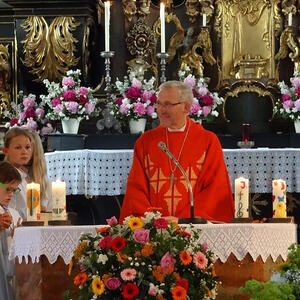 Der diesjährige Firmspender KonsR Dr. Johann Hintermaier  