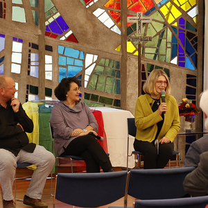 Mitglieder im Vorstand der Berufsgemeinschaft der Pastoralassistent:innen (v. l.): Matthias List (früherer Pfarrassistent von Linz-St. Markus, jetzt Pastoralvorstand in Urfahr-St. Junia), Monika Weilguni (frühere Pfarrassistentin von Linz-St. Konrad,