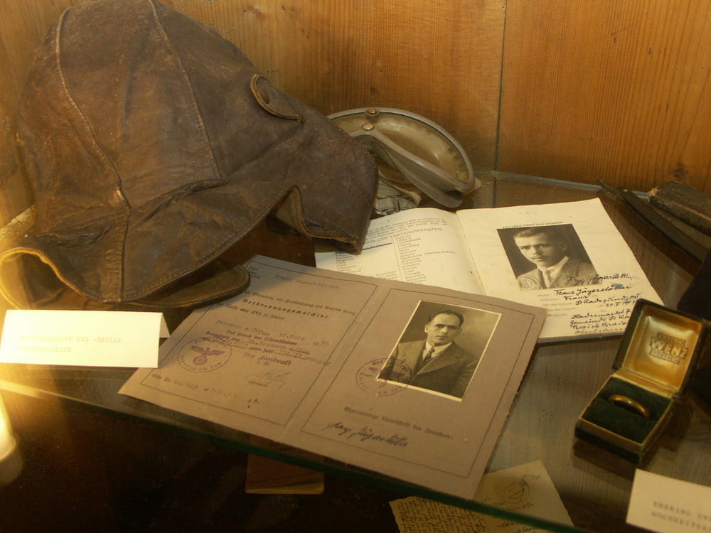 Dokumente und Eheringe von Franz Jägerstätter, heute im Jägerstätterhaus in St. Radegund