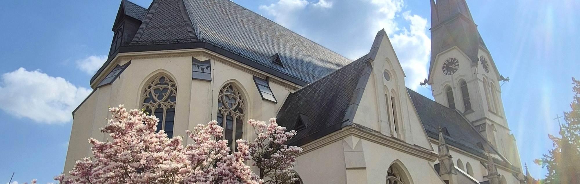 Frühling rund um die Pfarrkirche