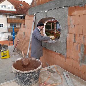 Abriss und Aufbau Pfarrheim Ostermiething