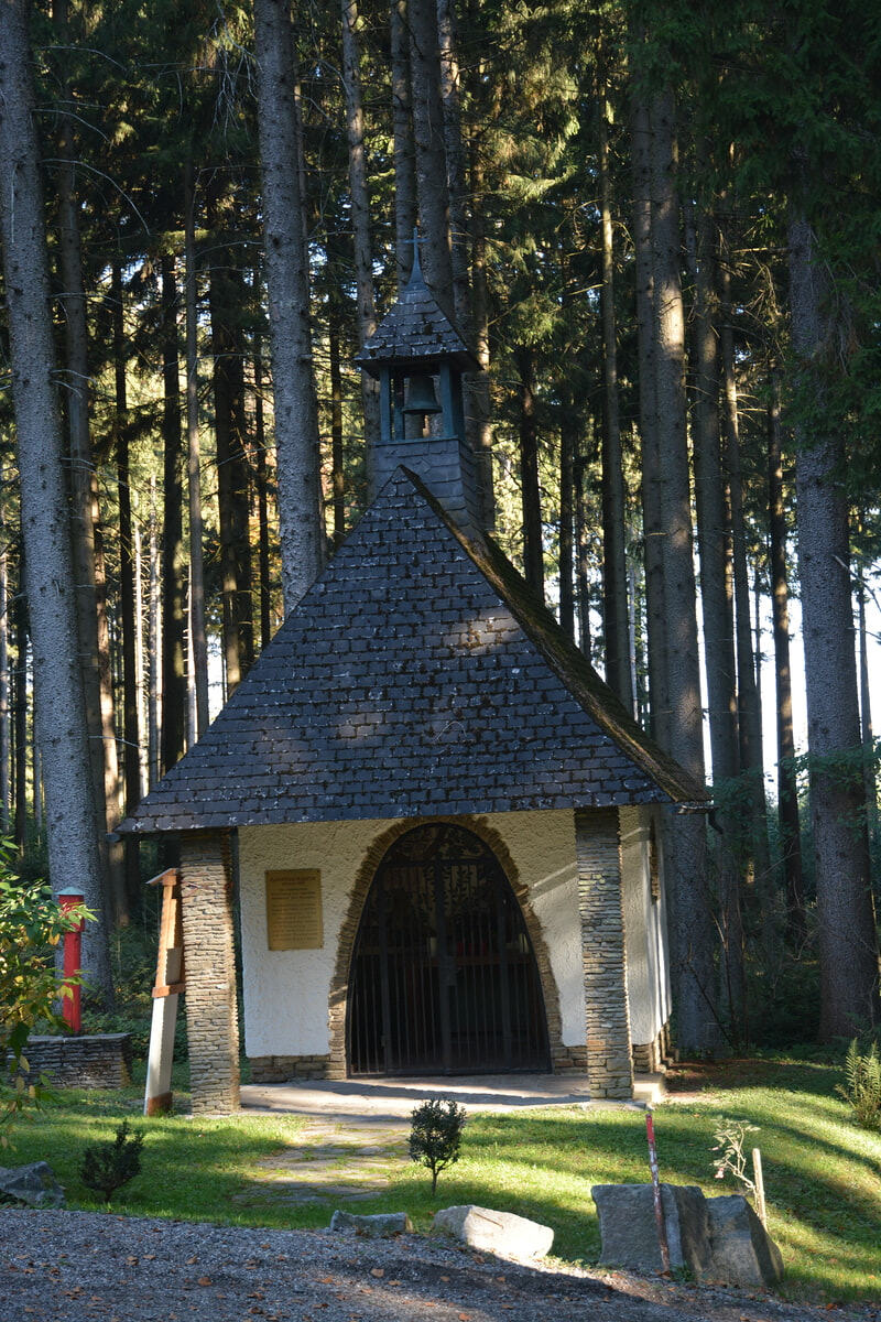 Jägerkapelle mit Rotem Kreuz