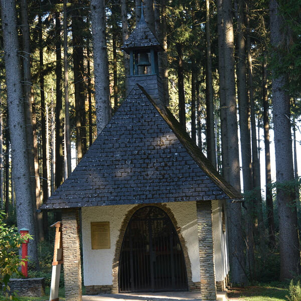 Jägerkapelle mit Rotem Kreuz