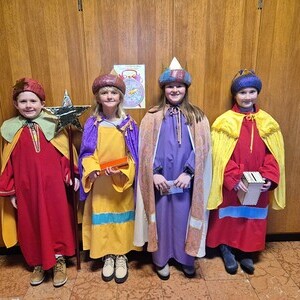 Die Sternsinger unterwegs.