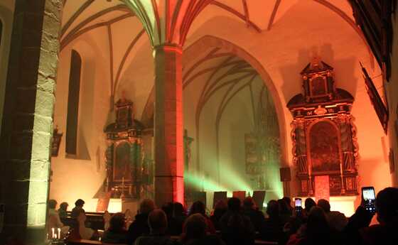 beleuchtete Kirche von St. Michael