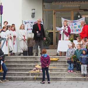 Der König legt alle seine Merkmale ab