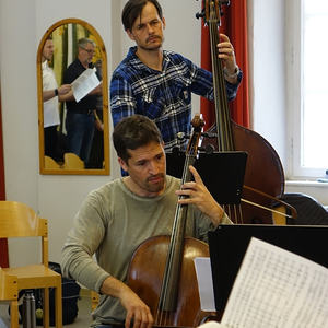 Peter Trefflinger (Cello) und Martin Hofinger (Violone)