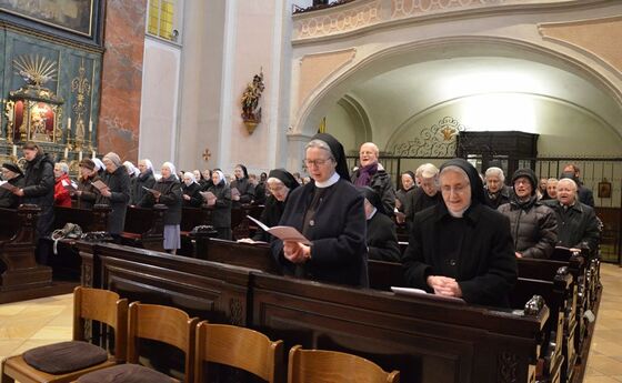 Tag des geweihten Lebens: Vesper in der Klosterkirche der Elisabethinen in Linz