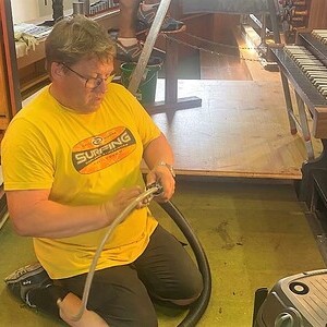 Inzwischen wird am Chor ...