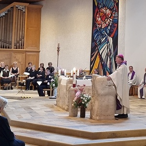 Bischof Manfred bei der Predigt