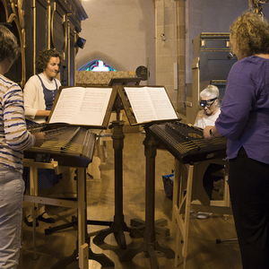 Mess-Gestaltung mit Hackbrett-Klängen