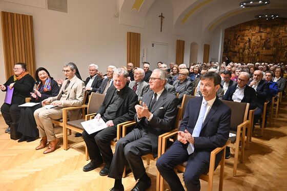 PRO ORIENTE Sektion Linz: Einsatz für den Frieden ist Kernaufgabe der Ökumene / © Kirchenzeitung Diözese Linz / Josef Wallner Die mehr als 110 Besucher:innen des Vortrags zeigten das Interesse an der Frage, welchen Beitrag Kirchen für den Frieden leisten können.