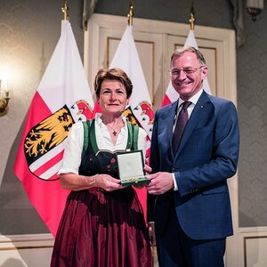 Martina Pühringer bei Landeshauptmann Thomas Stelzer 