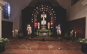 Fastenkrippen und Heilige Gräber: Bildhafte Darstellungen der Leidensgeschichte Jesu