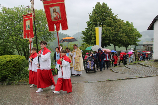 Pilgerzug zur Kirche