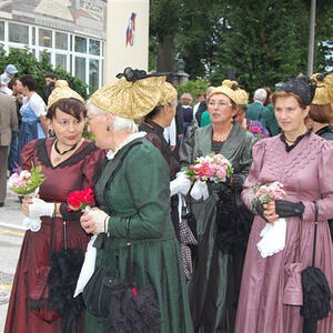 Trachtensonntag mit Ehejubilaren