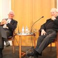 Der Salzburger Erzbischof Lackner im humorvollen Gespräch mit Otto Schenk