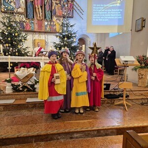 Die Sternsinger unterwegs.