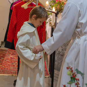 Der Christkönigssonntag 2022 stand ganz im Zeichen der MinistrantInnen: es wurde ihnen für den Dienst gedankt und zwei neue Minis wurden feierlich aufgenommen.