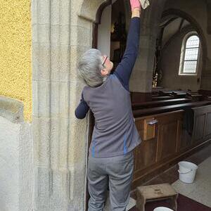Auch der Eingang wird gereinigt