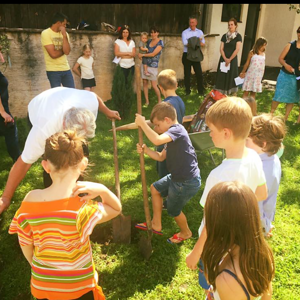 Schnell herrschte reges Treiben! Viele fleißige Hände waren rasch gefunden,...!!!
