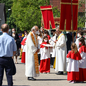 Prozession durchs Pfarrgebiet