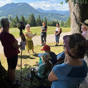 Cilli liest aus dem Buch 'Nur wir alle'