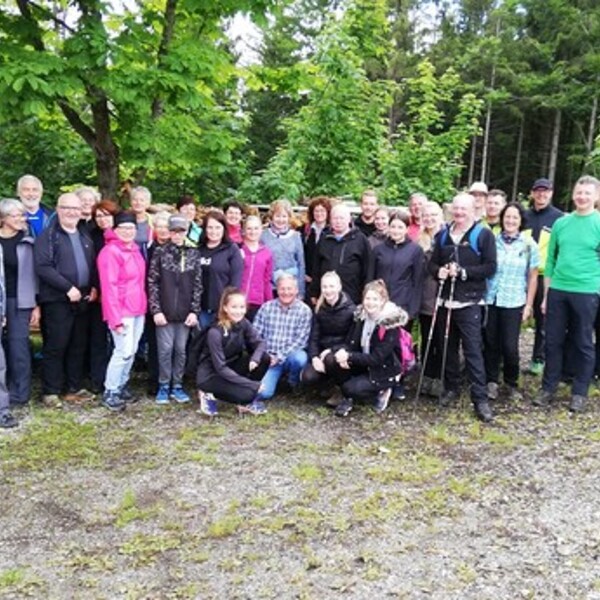 Maria Schmolln müde und glücklich erreicht