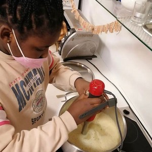 Beim kräftigen Pürieren