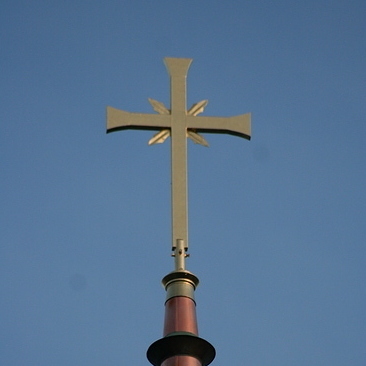 Neues Turmkreuz der Pfarrkirche