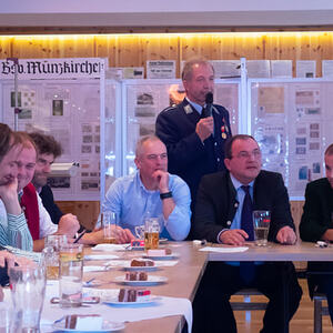 Festsitzung Gemeinderat Kopfing im Geburtshaus von Johann Nepomuk Hauser