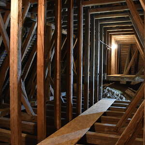 neue Gehplatten, Richtung Gewölbe Altarraum